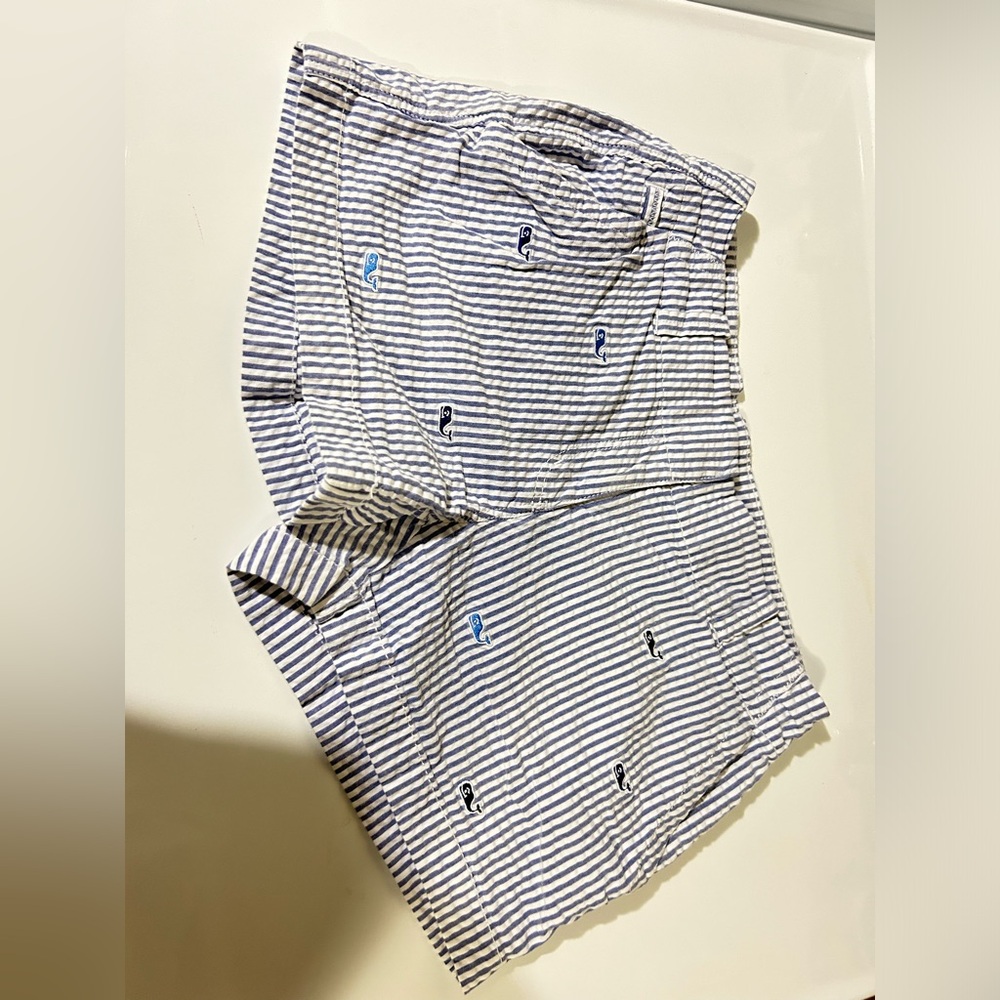 Vineyard Vines Vineyard striped embroidered whale shorts size 2